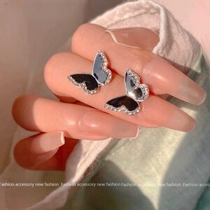 🎀 Bundle earrings, $10 for each, buy 2 get 1 more pairs for free